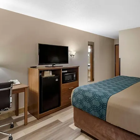 Econo Lodge Hays I-70